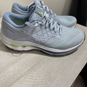 Mizuno Wave Inspire 18 running sneaker